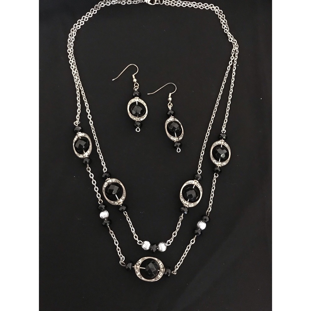 Black & silver necklace & earring set.